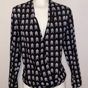 Beautiful, black and white printed blouse no buttons for women